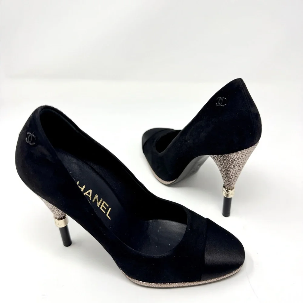 CHANEL Black Suede Pointed-Toe Pumps with Textured Metallic Heel and Trim